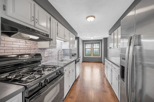 72 Apache Way 72, Tewksbury, MA 01876