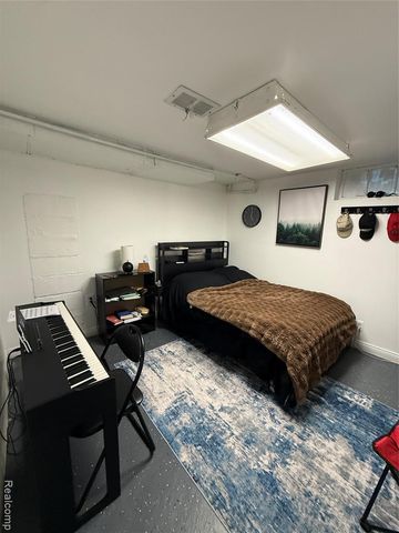 1025 Mill Street, Lincoln Park, MI 48146