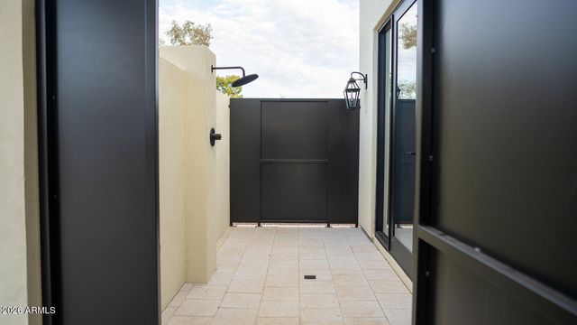 6250 E CHARTER OAK Road, Scottsdale, AZ 85254