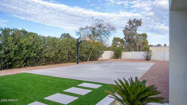 6250 E CHARTER OAK Road, Scottsdale, AZ 85254