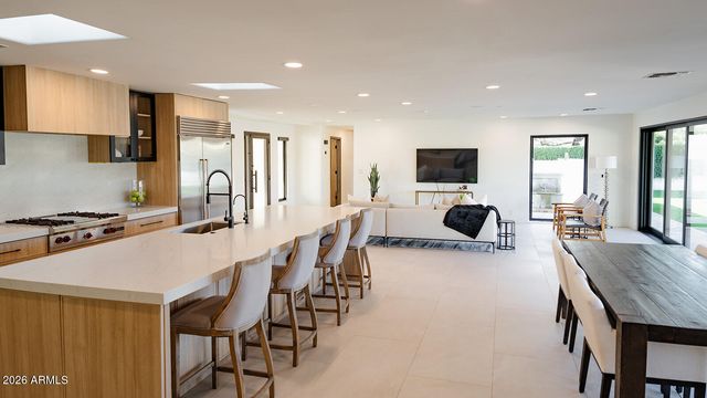 6250 E CHARTER OAK Road, Scottsdale, AZ 85254