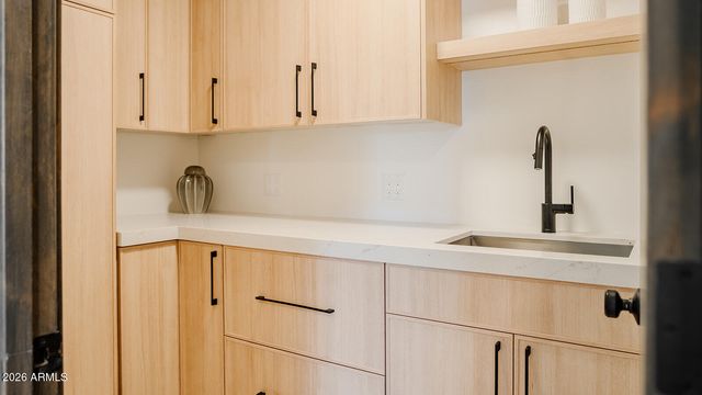 6250 E CHARTER OAK Road, Scottsdale, AZ 85254