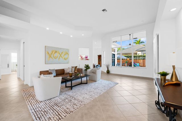 8019 S Savannah Circle, Davie, FL 33328