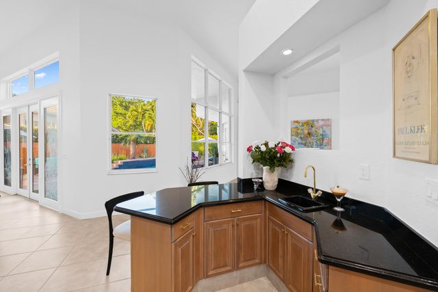 8019 S Savannah Circle, Davie, FL 33328