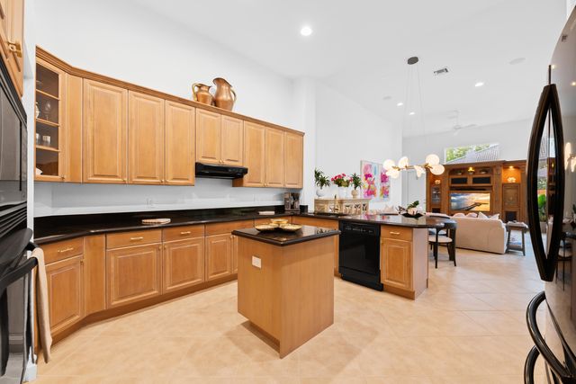 8019 S Savannah Circle, Davie, FL 33328