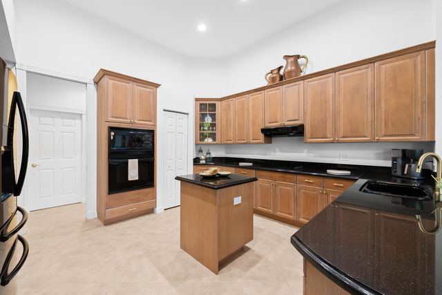 8019 S Savannah Circle, Davie, FL 33328