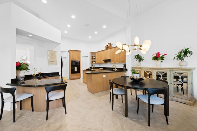 8019 S Savannah Circle, Davie, FL 33328