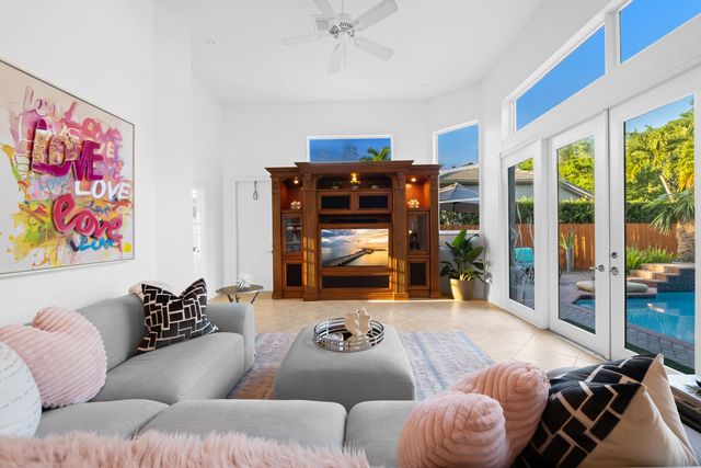 8019 S Savannah Circle, Davie, FL 33328