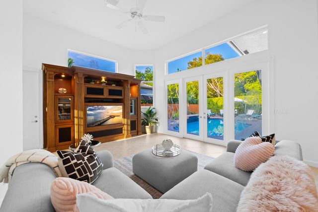 8019 S Savannah Circle, Davie, FL 33328