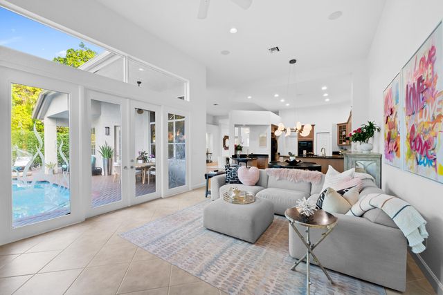 8019 S Savannah Circle, Davie, FL 33328