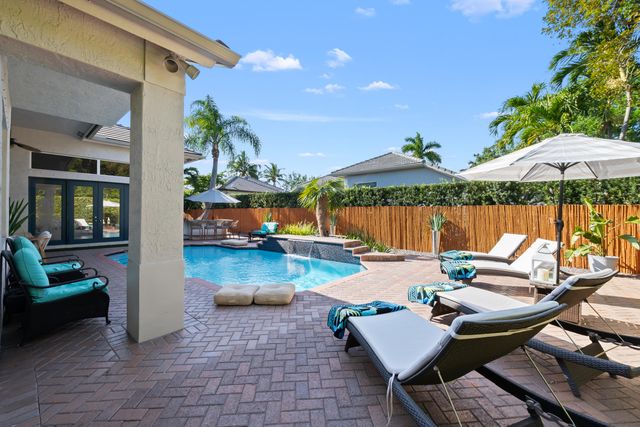 8019 S Savannah Circle, Davie, FL 33328