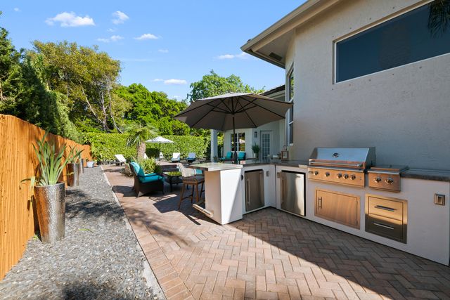 8019 S Savannah Circle, Davie, FL 33328