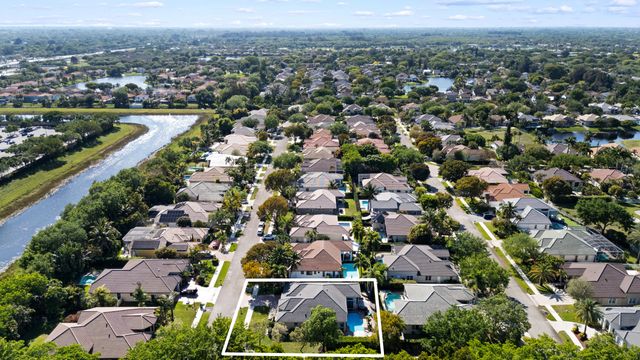 8019 S Savannah Circle, Davie, FL 33328