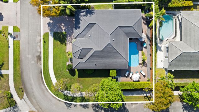 8019 S Savannah Circle, Davie, FL 33328