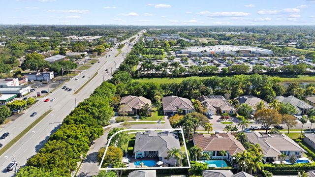 8019 S Savannah Circle, Davie, FL 33328