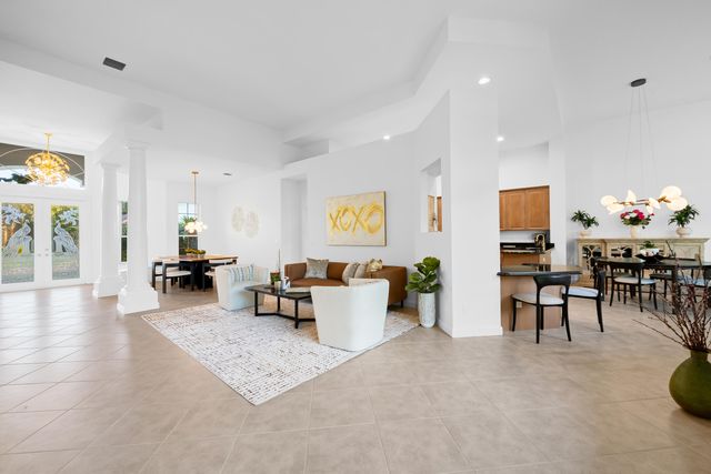 8019 S Savannah Circle, Davie, FL 33328