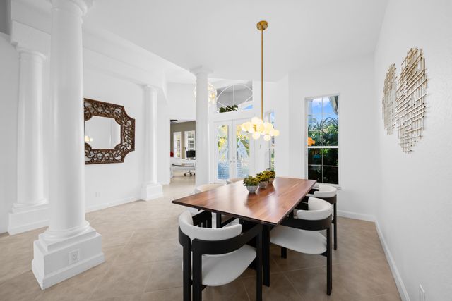 8019 S Savannah Circle, Davie, FL 33328