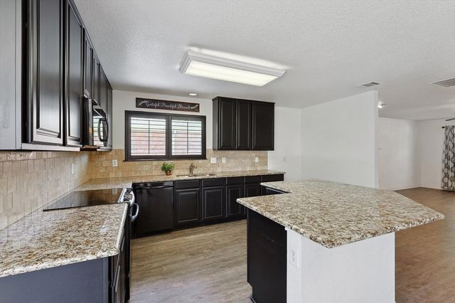 10740 Irish Glen Trail, Fort Worth, TX 76052