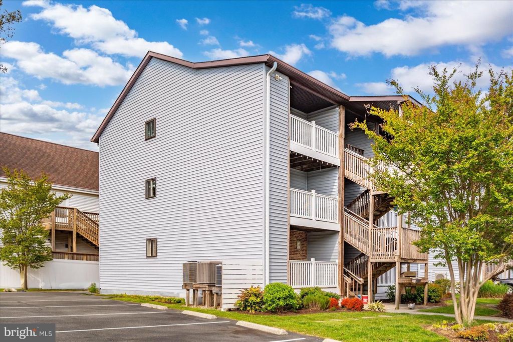 Image 2 of property listing at 14402 JARVIS AVE #2C, Ocean City, MD 21842