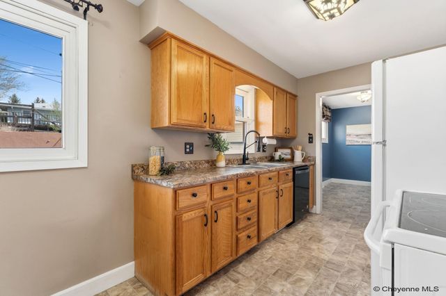 808 CAHILL DR, Cheyenne, WY 82007