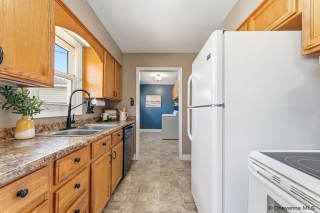 808 CAHILL DR, Cheyenne, WY 82007