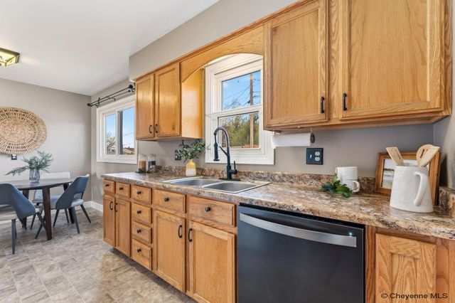808 CAHILL DR, Cheyenne, WY 82007