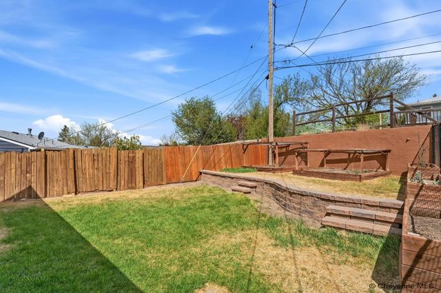 808 CAHILL DR, Cheyenne, WY 82007