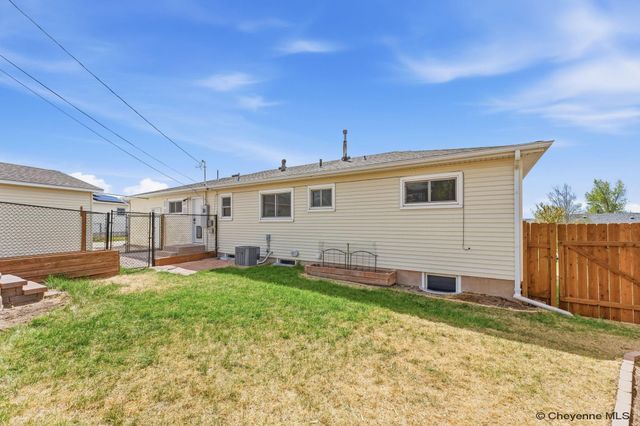 808 CAHILL DR, Cheyenne, WY 82007