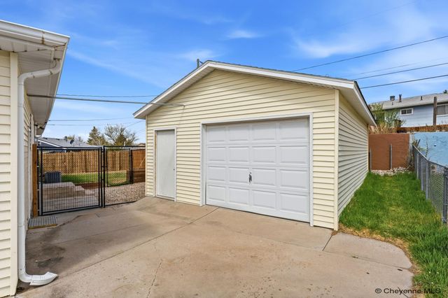 808 CAHILL DR, Cheyenne, WY 82007