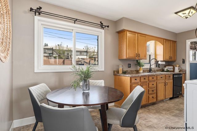 808 CAHILL DR, Cheyenne, WY 82007