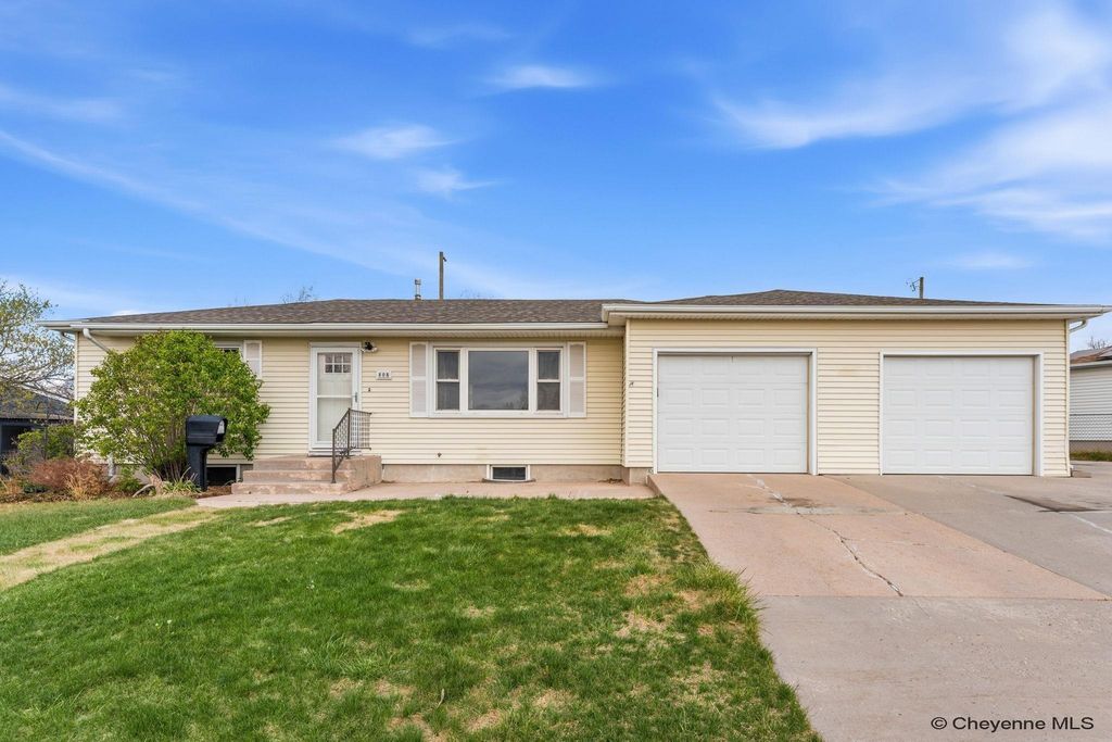 808 CAHILL DR, Cheyenne, WY 82007