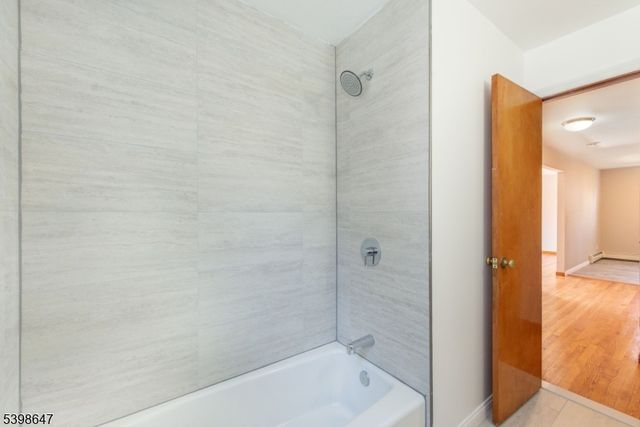 41 N 15Th St, Hawthorne Boro, NJ 07506