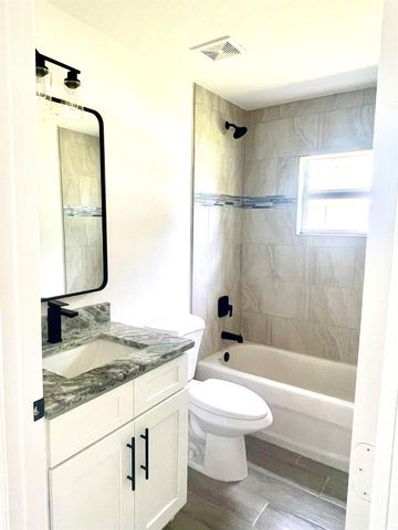 1260 Larkspur Street SE, Palm Bay, FL 32909