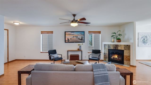 28843 213th Court SE, Kent, WA 98042