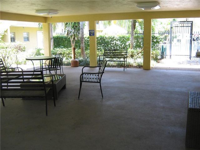 5162 NE 6th Avenue 317, Oakland Park, FL 33334