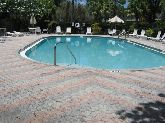 5162 NE 6th Avenue 317, Oakland Park, FL 33334