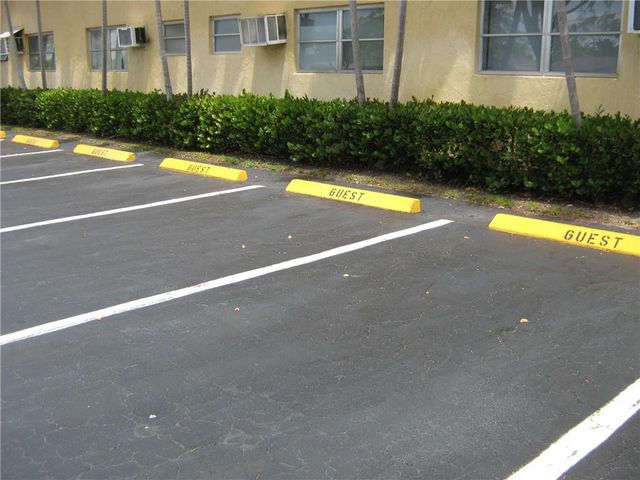 5162 NE 6th Avenue 317, Oakland Park, FL 33334