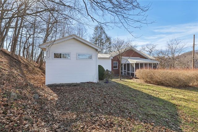 509 1st Street Ext, Kiskiminetas Twp, PA 15613