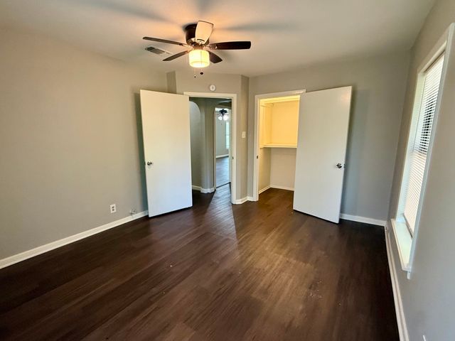 215 W Tennie Street, Gainesville, TX 76240