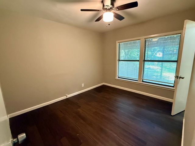 215 W Tennie Street, Gainesville, TX 76240