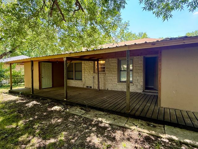 215 W Tennie Street, Gainesville, TX 76240