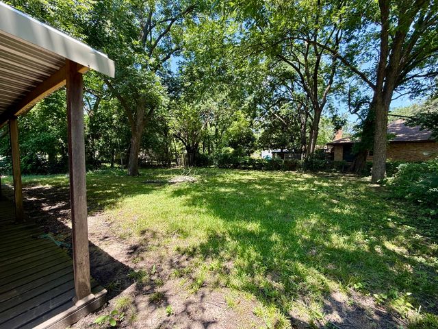 215 W Tennie Street, Gainesville, TX 76240