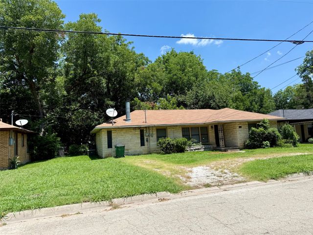 215 W Tennie Street, Gainesville, TX 76240