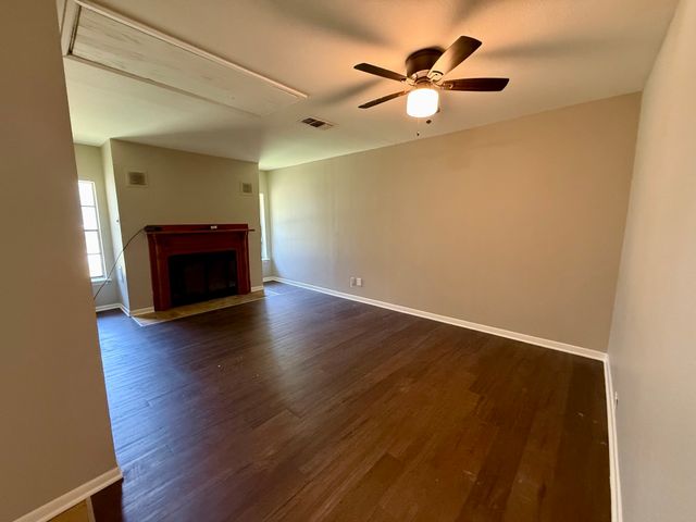 215 W Tennie Street, Gainesville, TX 76240