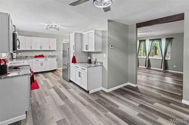 411 E Roosevelt Drive, Moro, IL 62067