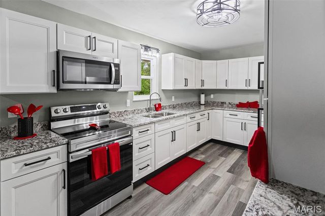 411 E Roosevelt Drive, Moro, IL 62067