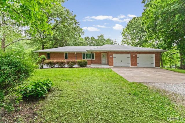 411 E Roosevelt Drive, Moro, IL 62067