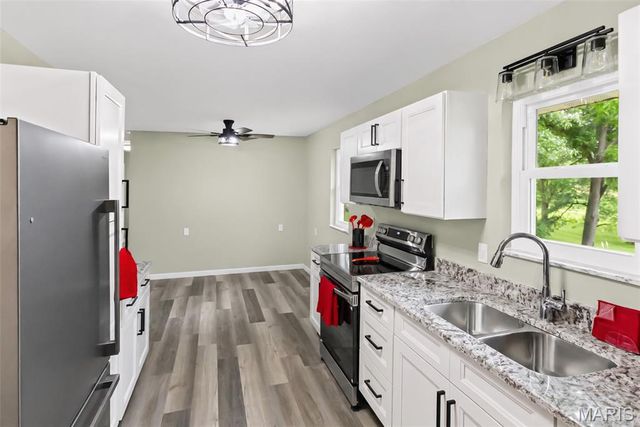 411 E Roosevelt Drive, Moro, IL 62067