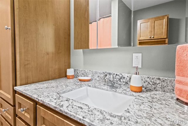 411 E Roosevelt Drive, Moro, IL 62067