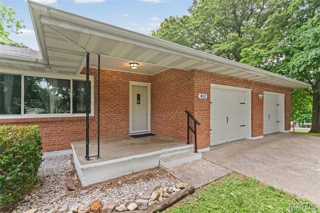 411 E Roosevelt Drive, Moro, IL 62067